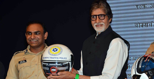 Amitabh Bachchan Distributes Helmets To Traffic Policemen