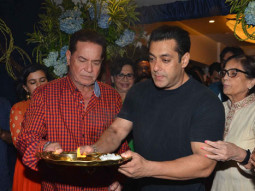 Salman Khan Dances To His Heart’s Content During Ganpati Visarjan 2015