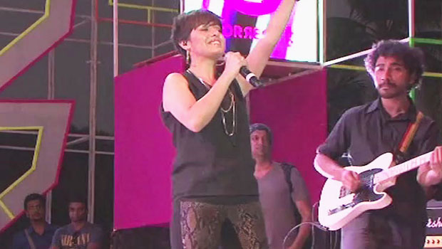 Sunidhi Chauhan Sings ‘Halkat Jawani’ At Channel V Indiafest in Goa