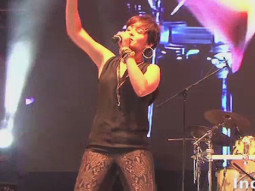 Sunidhi Chauhan Sings ‘Gun Gun Guna’ At Channel V Indiafest in Goa
