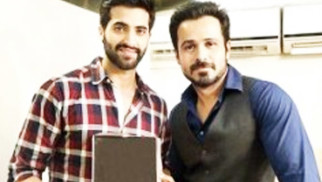 Akshay Delivers Pizzas To Emraan & Kunal