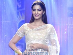 Sonam – Bipasha Walk At ‘IIJW 2014’ Day 4