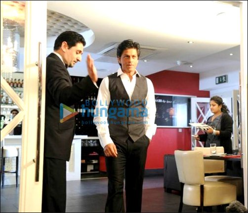 check out srk shoots commercial at chak89 2