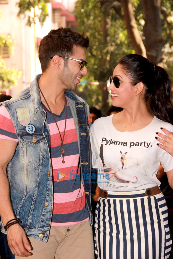 varun dhawan yaami gautam promote badlapur at the national college festival 8