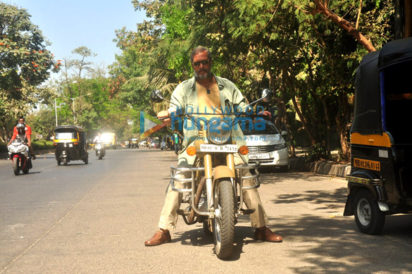 nana patekar promotes ab tak chhappan 2 on his bike 2