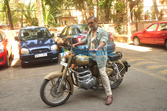 nana patekar promotes ab tak chhappan 2 on his bike 10