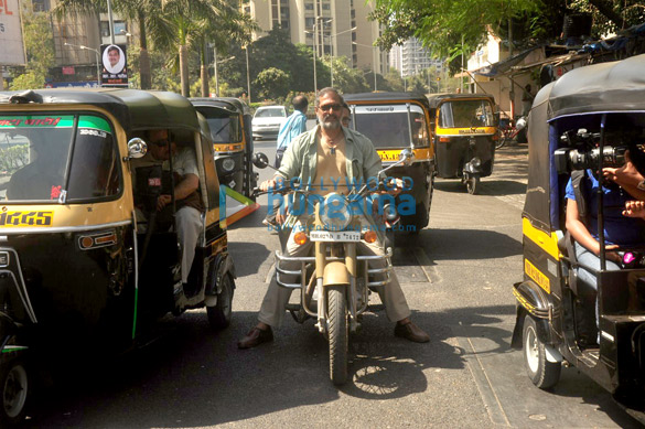 nana patekar promotes ab tak chhappan 2 on his bike 7