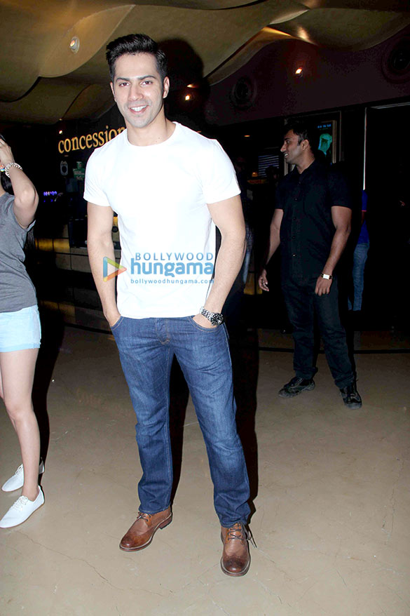 sonakshi sinha nargis fakhri varun dhawan grace the special screening of badlapur 11