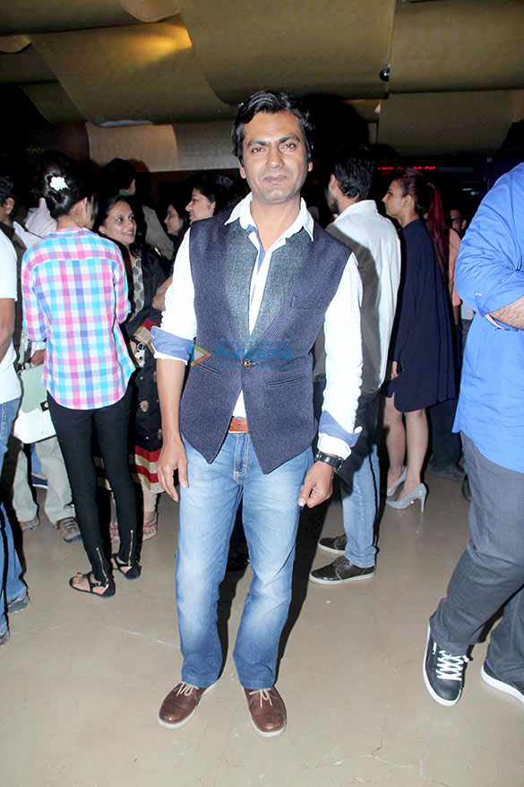 sonakshi sinha nargis fakhri varun dhawan grace the special screening of badlapur 13