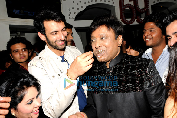 rakhi sawant hosted a surprise birthday bash for brother manik soni 3