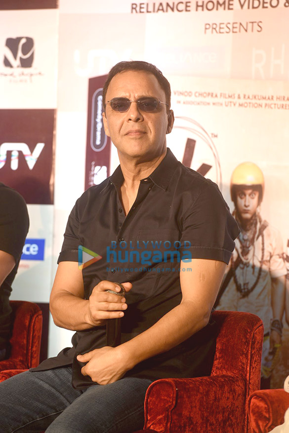 aamir khan unveils pk dvd with vidhu vinod chopra and rajkumar hirani 6