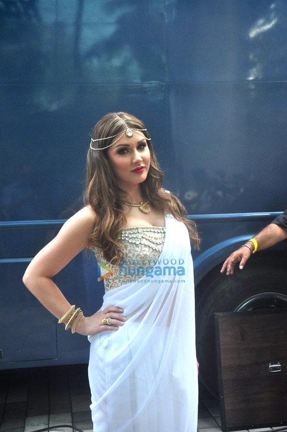 hollywood actress and model lucy pinders bollywood debut with waarrior savitri 7