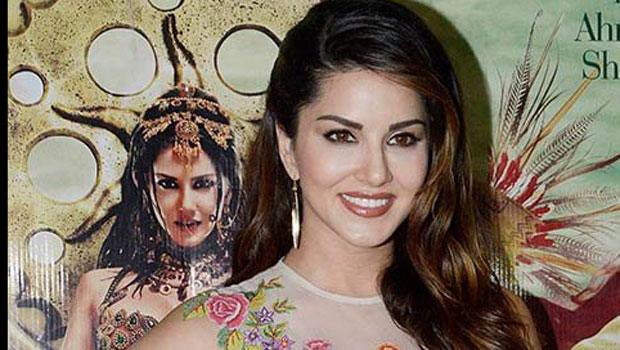 Sunny Leone Visits Gaiety-Galaxy To Check Out The Public Response Of ‘Ek Paheli Leela’