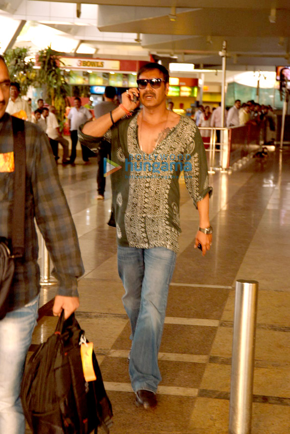 ajay devgn snapped on his way back from delhi 2