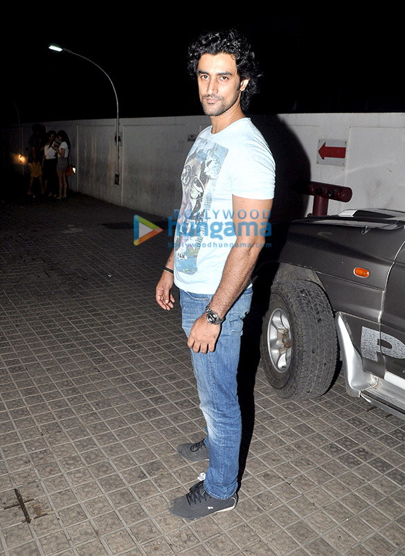 amitabh bachchan abhishek bachchan snapped at pvr juhu post mad max fury screening 7