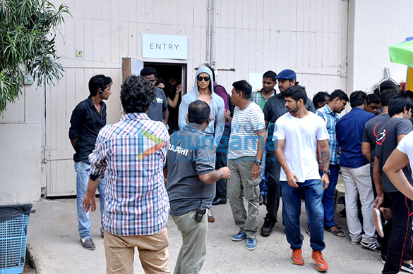 tiger shroff shraddha kapoor snapped on the sets of baaghi 8