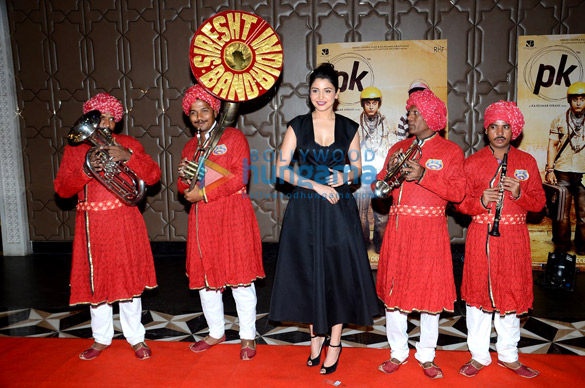 bollywood biggies grace the success bash of pk 6