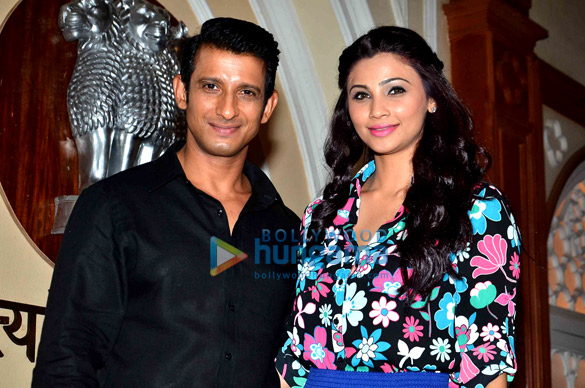 zarine khan karan singh grover daisy shah sharman joshi snapped on the sets of hate story 3 7