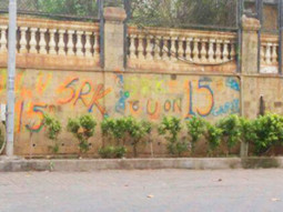 Fans Paint Walls Of Shah Rukh Khan’s Residence Mannat With Special Messages