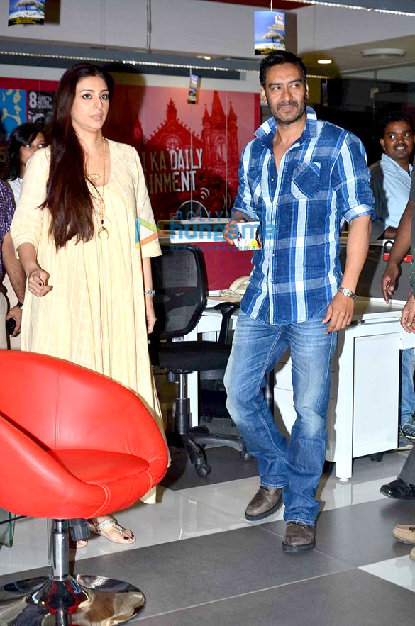 ajay devgn tabu promote drishyam on radio fever 104 fm 11