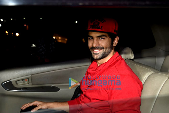 karan johar hosts special screening of bahubali 6