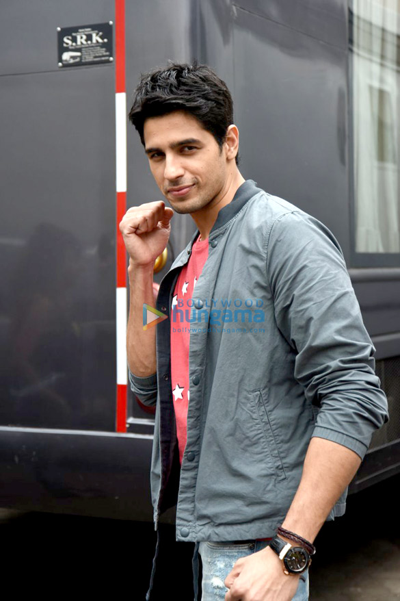 akshay kumar sidharth malhotra jacqueline fernandez promote brothers 6