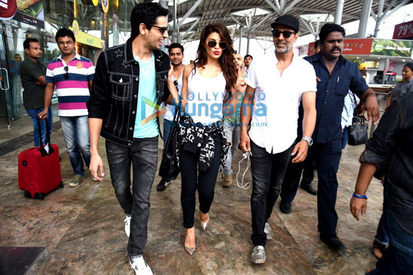 sidharth malhotra jacqueline fernandez akshay kumar snapped at delhi airport 3