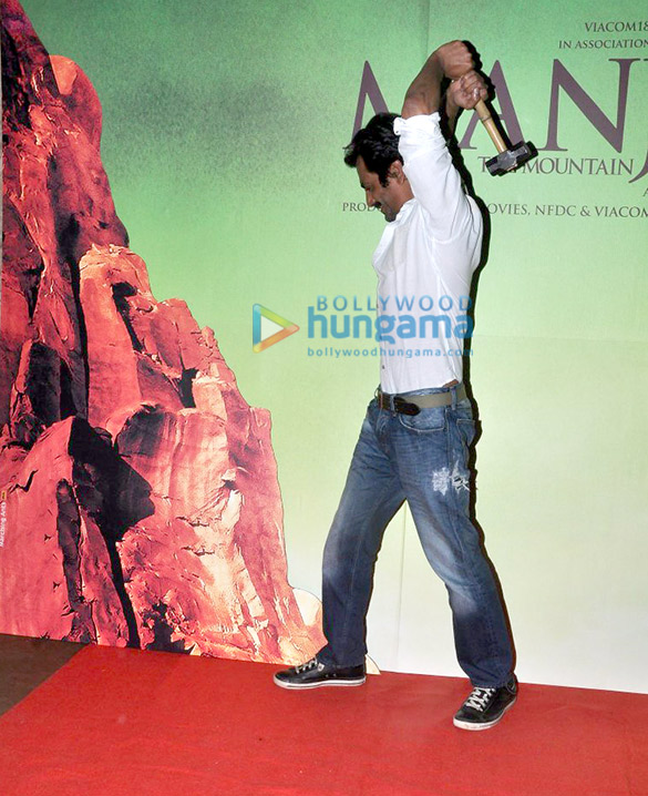 kangna ranaut nawazuddin siddiqui sarika others at manjhi the mountain man screening 10