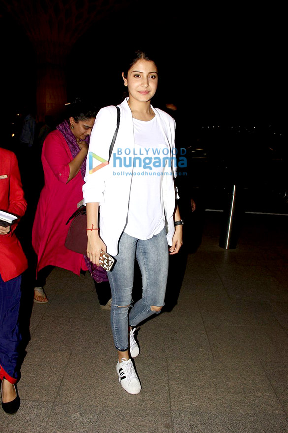 anushka sharma snapped leaving to shoot ae dil hai mushkil in london 5