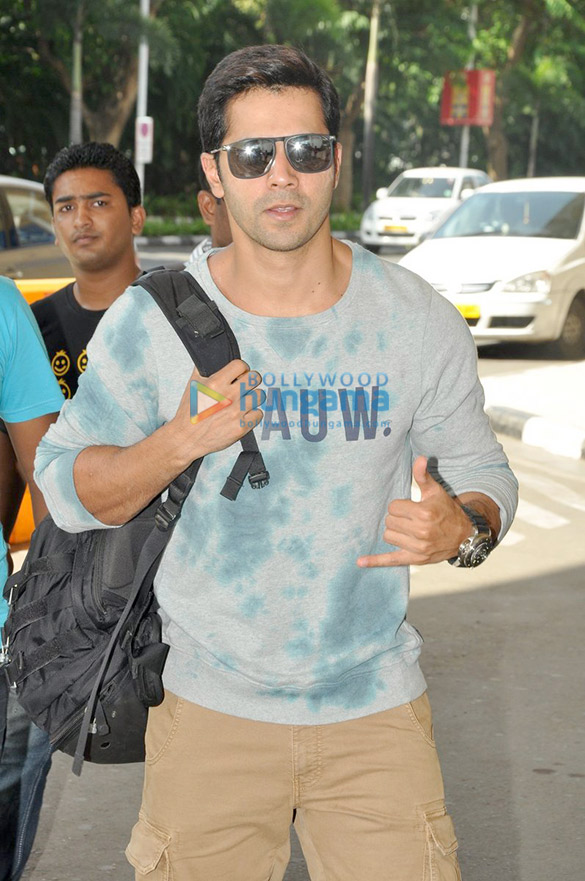 varun dhawan leaves for dilwale shoot in hyderabad 5