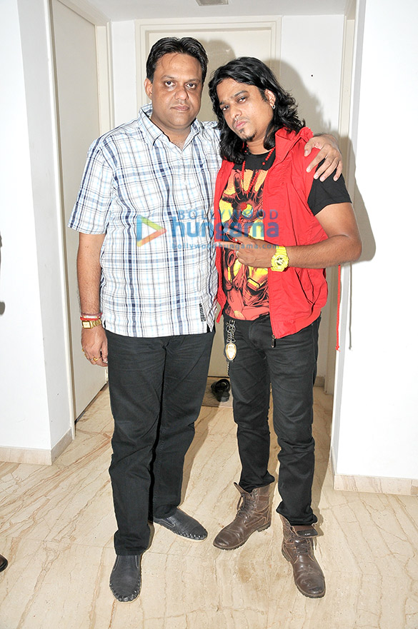 avadh sharma celebrates his birthday with the cast of his film ek kahani julie ki 7