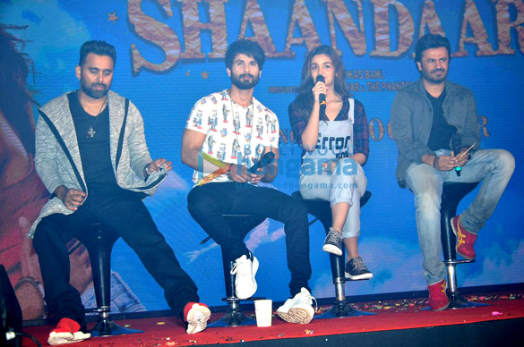shahid kapoor alia bhatt unveil the gulaabo song from shaandaar 8