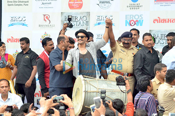 ranveer singh deepika padukone unveil the gajanana song from bajirao mastani 7