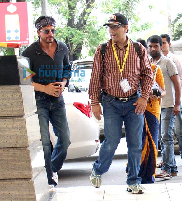 shah rukh khan snapped leaving to shoot dilwale in hyderabad 2