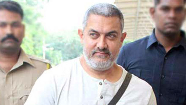 Aamir Khan, Sakshi Tanwar Meet Phogat Sisters On ‘Dangal’ Sets