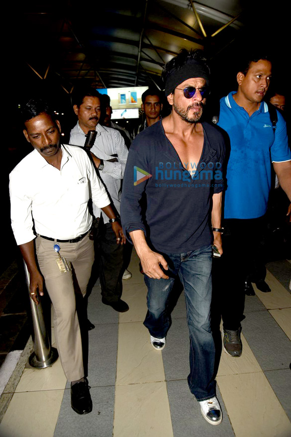 shah rukh khan departs to shoot dilwale in hyderabad 8