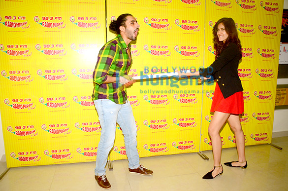 promotions of pyaar ka punchnama 2 at radio mirchi 98 3 fm studio 9