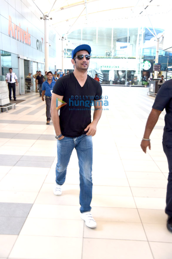 sushant singh rajput kiara advani arrive after the shoot of m s dhoni the untold biopic in ahmedabad 6