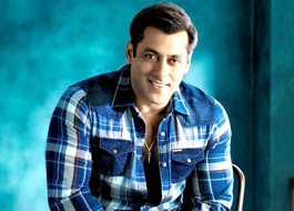 Female fans rob Salman Khan at a high-end night club