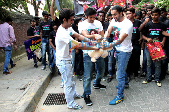 cast of pyaar ka punchnama 2 promote their film with a mohabbat mukti morcha 5