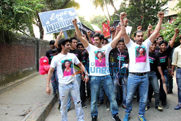 cast of pyaar ka punchnama 2 promote their film with a mohabbat mukti morcha 7