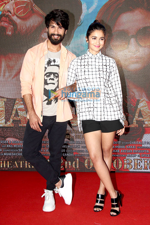 shahid kapoor alia bhatt unveil the song raita phail gaya from shaandaar 19