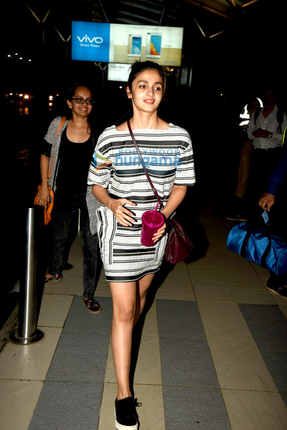 shahid kapoor alia bhatt snapped leaving for delhi to promote shaandaar 7