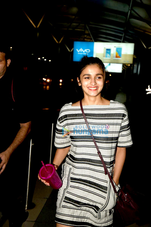 shahid kapoor alia bhatt snapped leaving for delhi to promote shaandaar 8