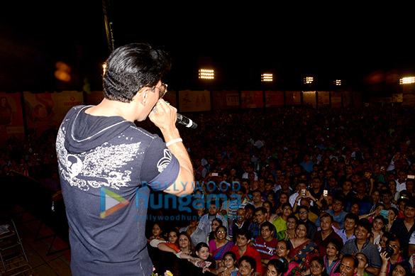 dillzan wadia aalya singh promote four pillar of basement at falguni pathak dandiya 8