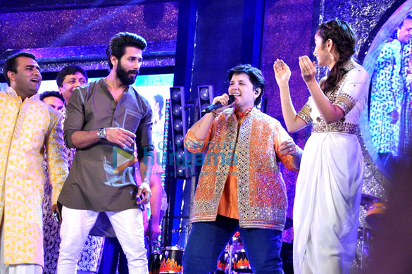 shahid kapoor and alia bhatt promote shaandaar at falguni pathaks dandia celebrations 2