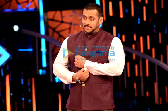 salman khan randeep hooda promote main aur charles on the sets of bigg boss 9 4
