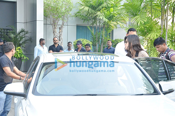 team of dilwale returns after completing their shoot schedule in goa 11
