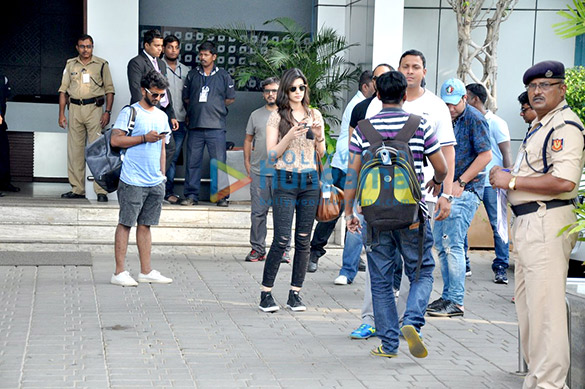 team of dilwale returns after completing their shoot schedule in goa 3