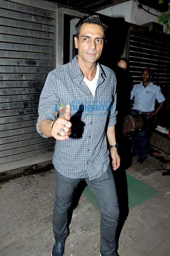 arjun rampals birthday bash with rock on 2 cast and crew at farhan akhtars house 2
